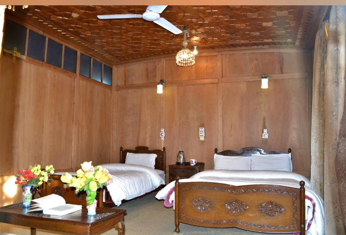 Bed and Breakfast Lake Victoria Houseboats Srīnagar Zewnętrze zdjęcie